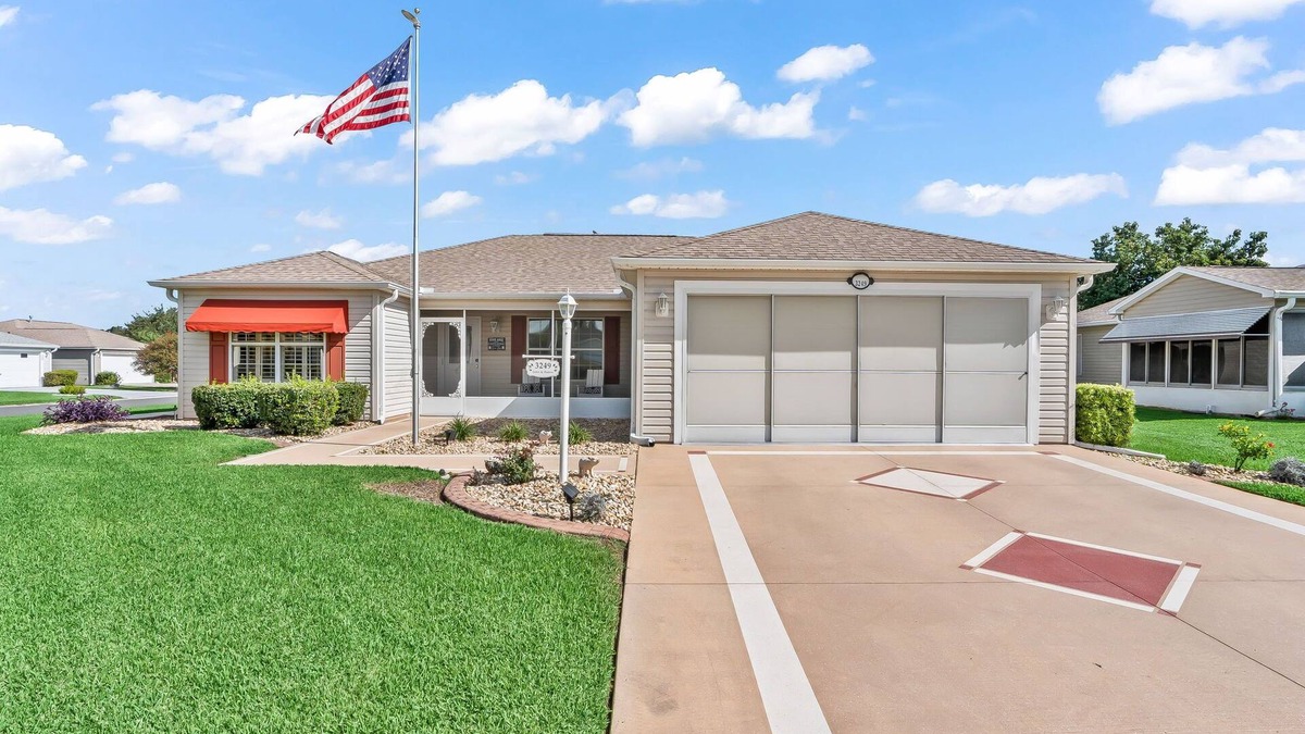 The Villages House | 3/2 Corner Lot with Golfcart in the Village of Summerhill