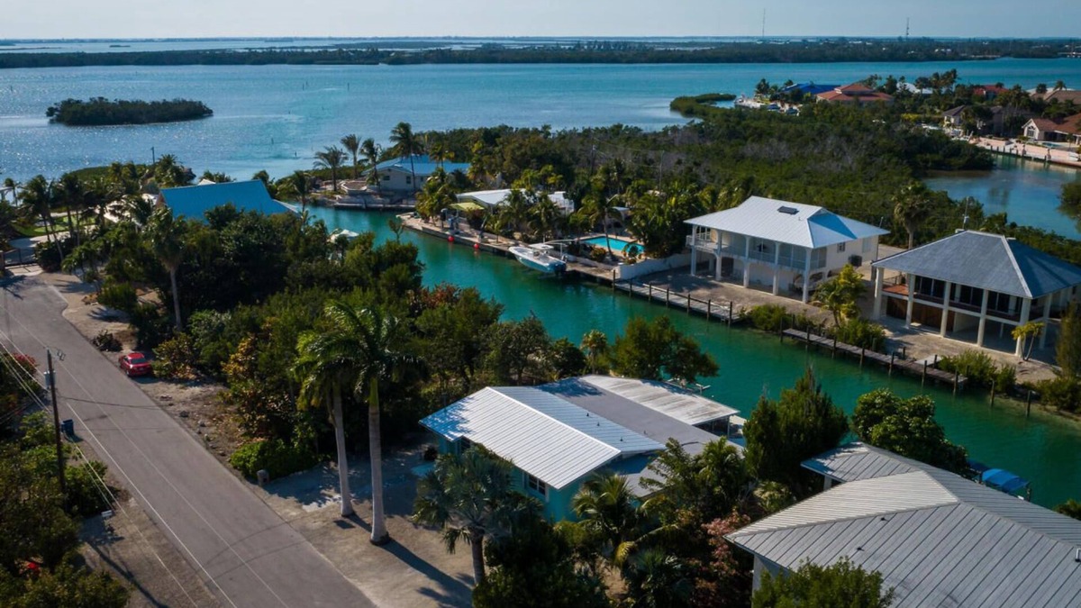 Cudjoe Key House | 3/2 Cudjoe Key waterfront single level house.