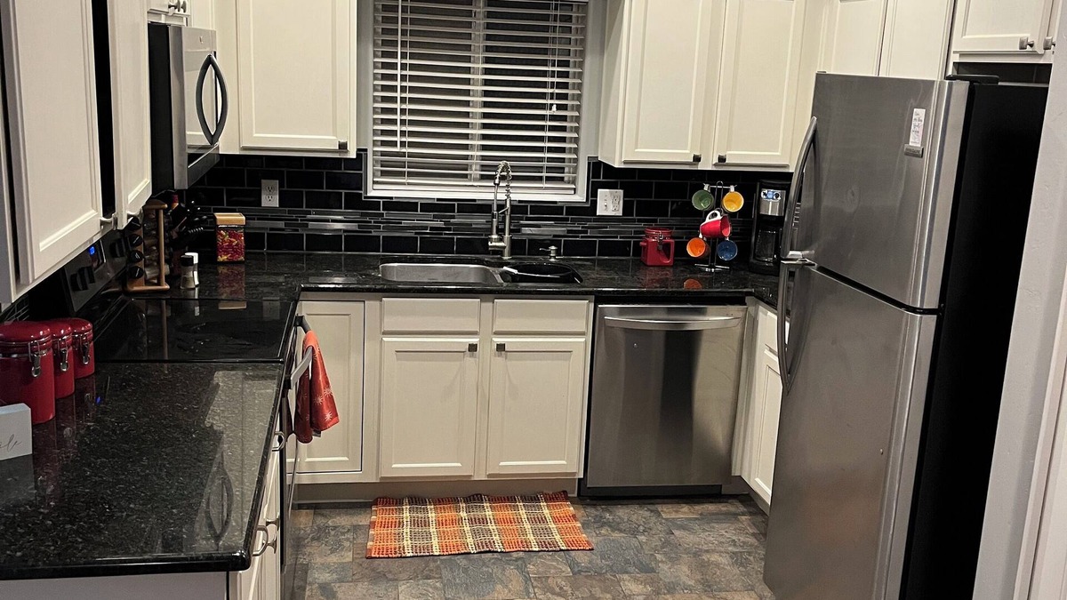 Eleven Mile Corner House | 3/2 Home in Peaceful Neighborhood close to Golf, Nature, Skydiving Pet-Friendly