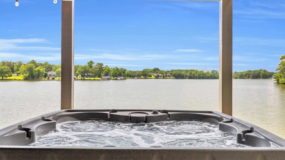Lyman Cabin | 3/2 Lake Front - Hot Tub - 2 King Beds - Sleeps 8