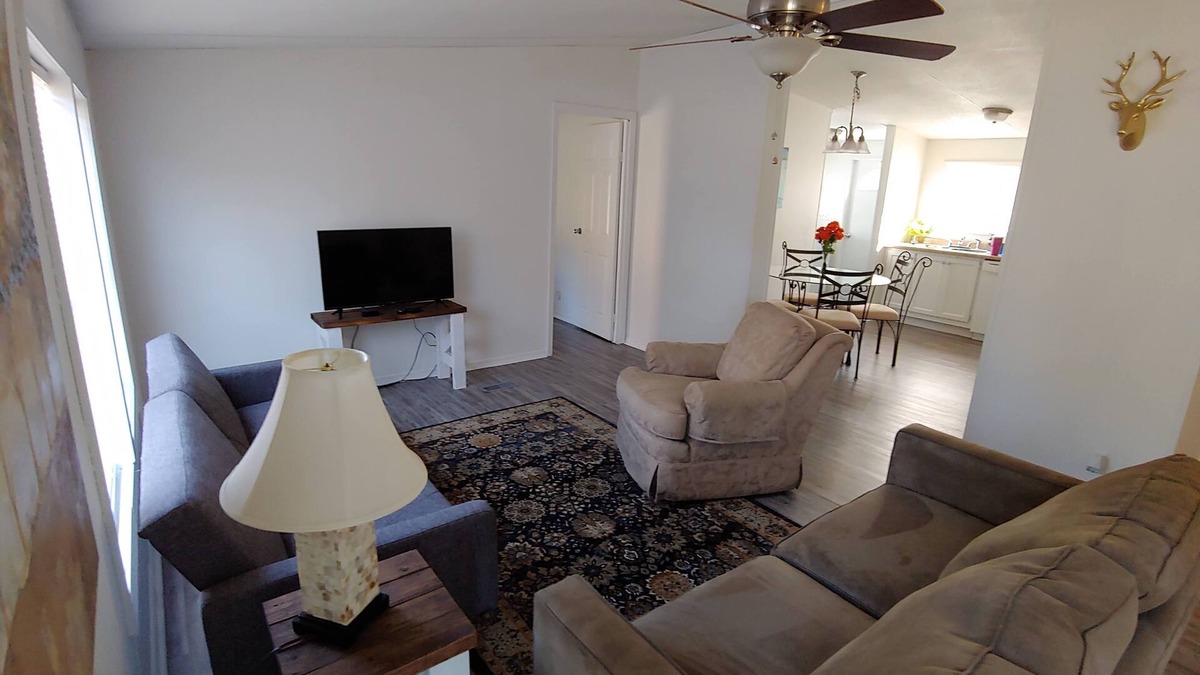 Longview House | 3/2 Quiet neighborhood, just outside of Town
