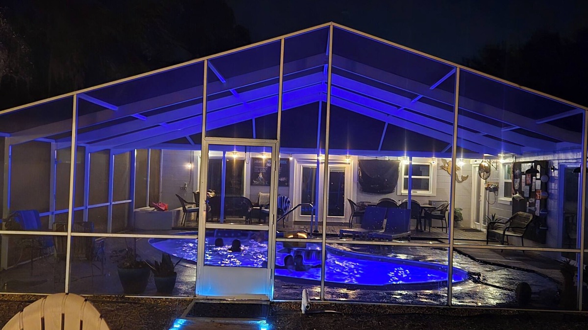 Crystal Shores House | 3/2 Waterfront-Heated Pool-Tiki Bar-Kayaks-close to springs-great neighborhood.