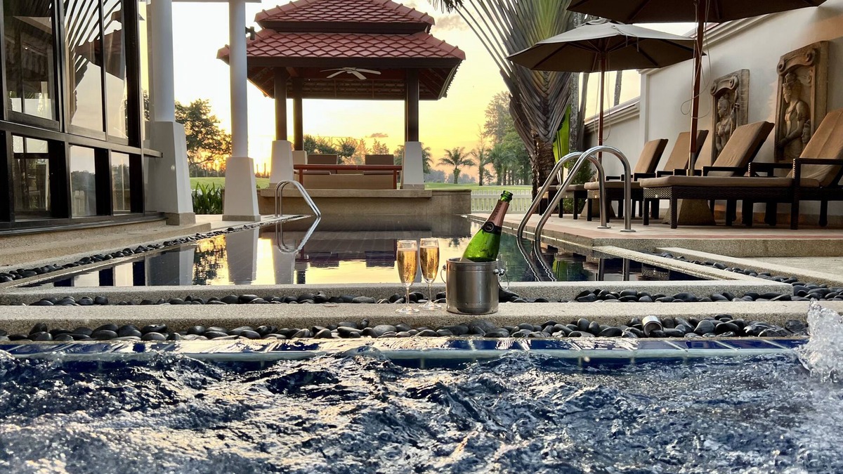 Laguna Villa | 3-4BR Laguna Golf Course Villa with Pool & Jacuzzi