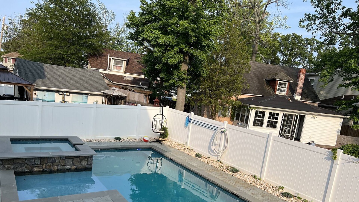 Keansburg House | 3.5 blocks to beach Heated pool and spa Great for families and kids Sleeps 15