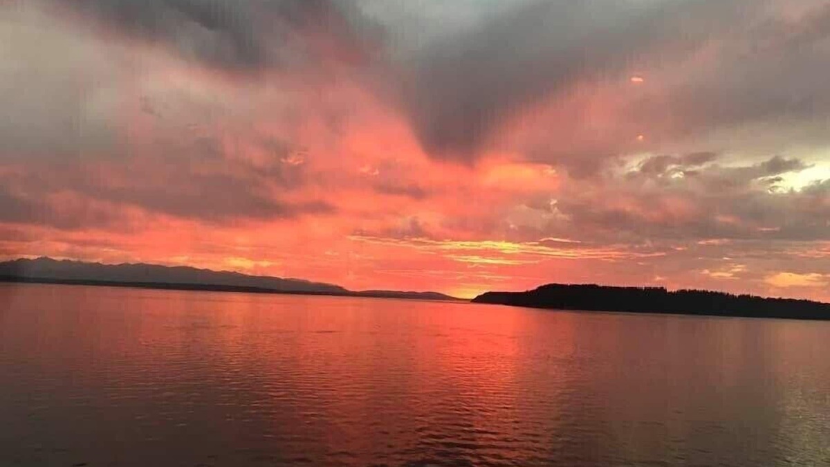 Harbour Pointe Apartment | 3, 6 or 12 month options, close to Seattle, dining, shopping-Waterfront beauty