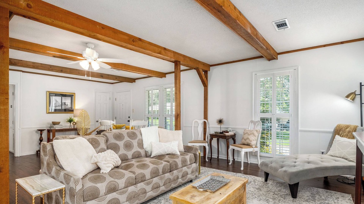 Northport House | 3.8 mi to UA/ King Bed/Large Yard