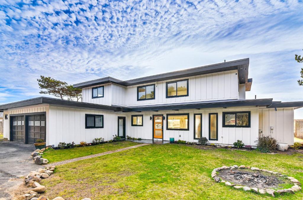 Warrenton House | 3-Acre Oceanfront Home Game Room and Fire Pit!