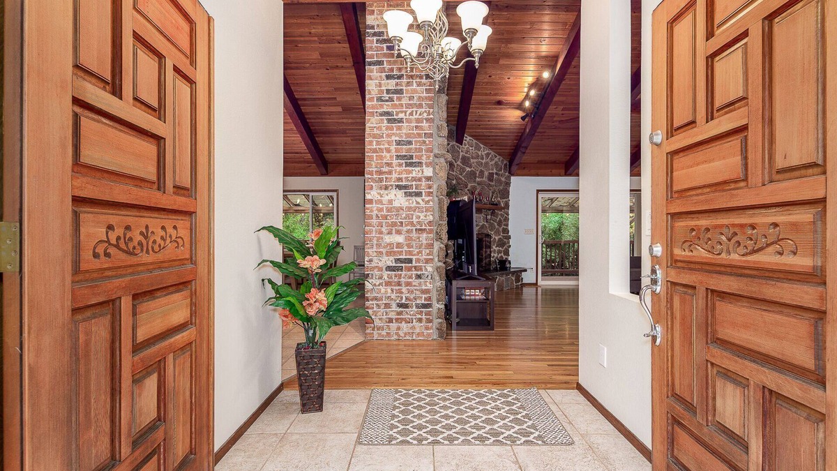 Happy Valley House | 3 Acre Private Oasis Retreat in City! Events Availn