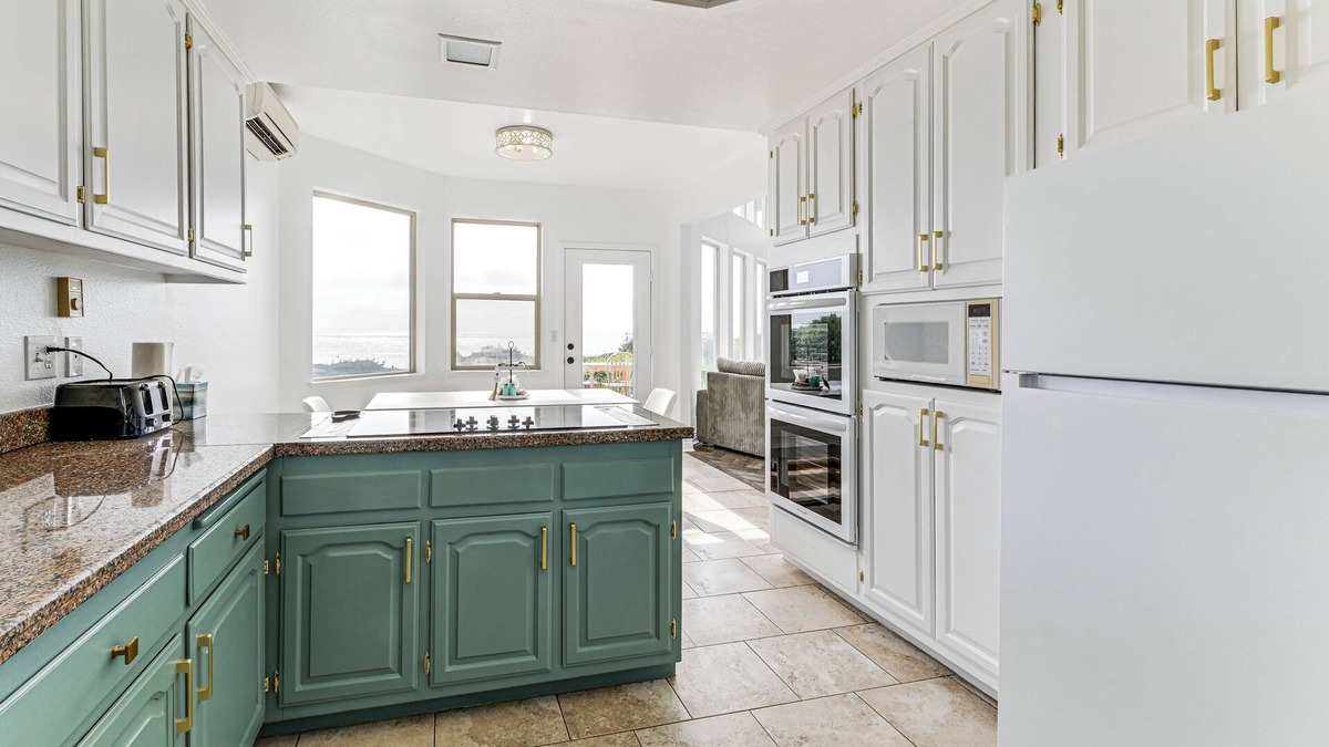 Smith River Cottage | 3-acre Property: Beachfront Home in Smith River!