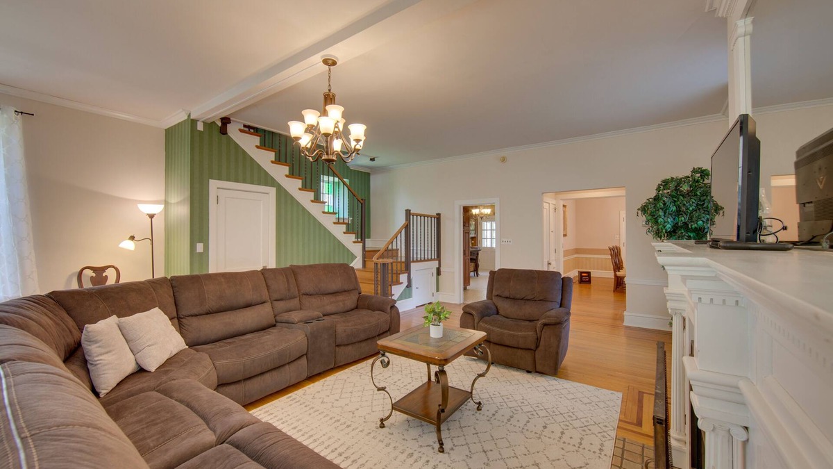 Sinking Spring House | 3-Acre Property: Charming Dutch Country Colonial