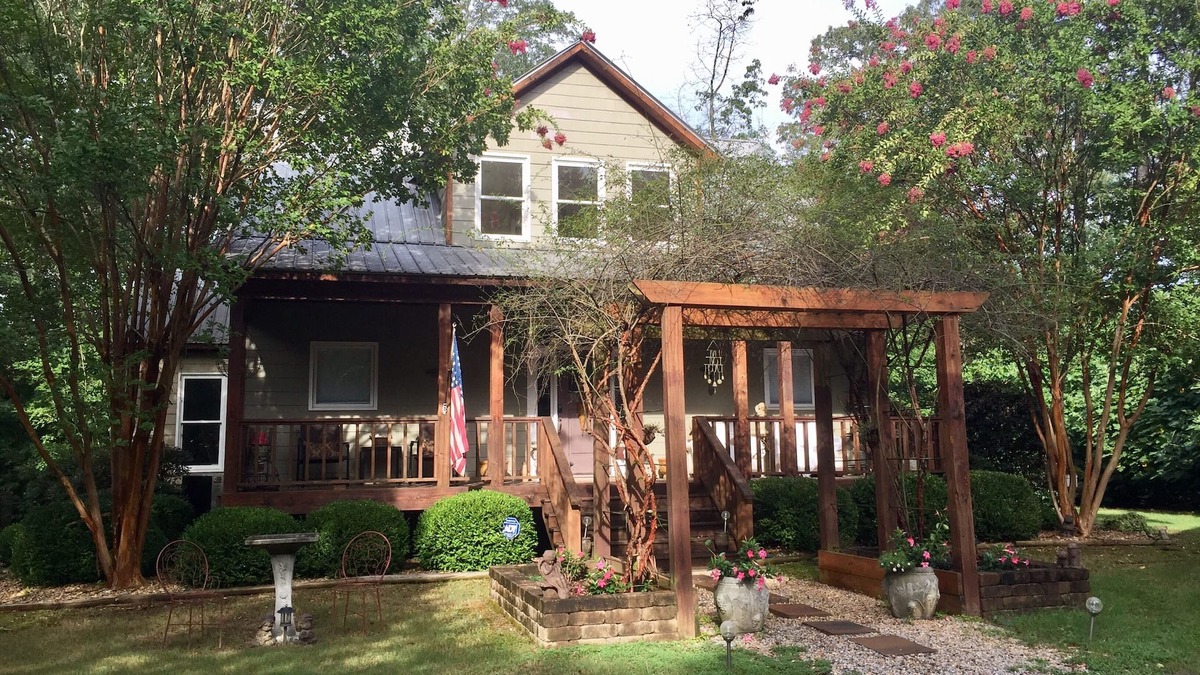 Bremen House | 3+ acres of woods and lake