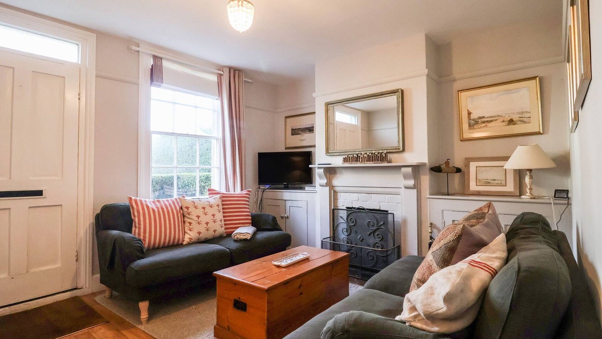 Walberswick Cottage | 3 ALBION COTTAGES, pet friendly, with open fire in Walberswick