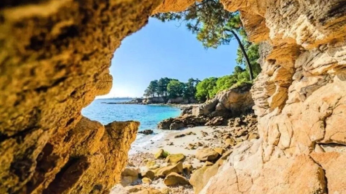 Fouesnant Apartment | 3★ Apartment with Enclosed Garden and Terrace – Peace & Comfort Near the Sea