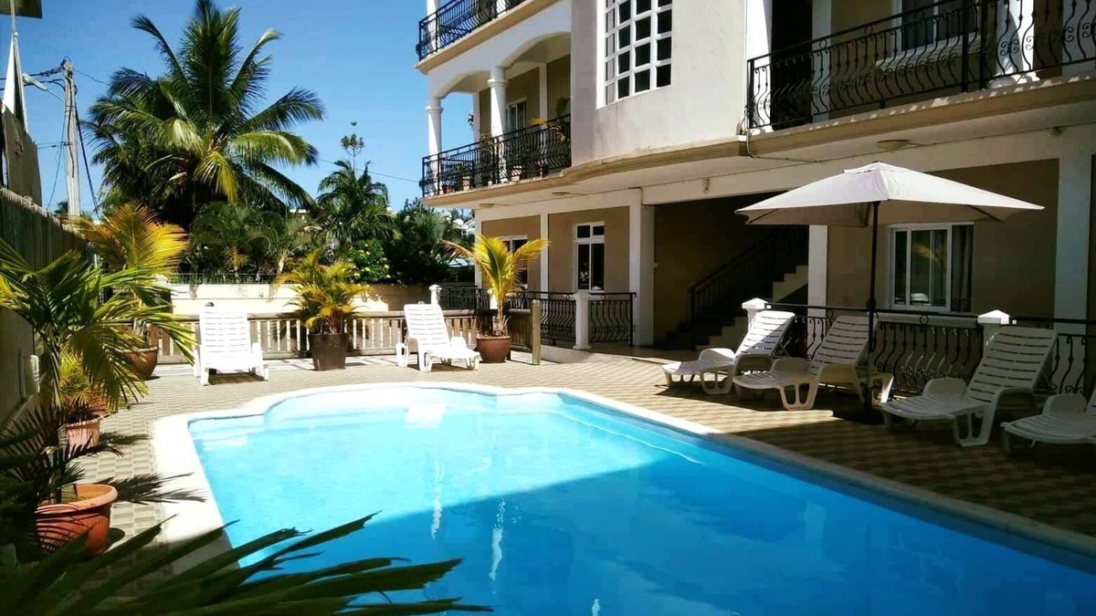 Flic-en-Flac Apartment | 3 APARTMENTS of 110 m2 - ACCOMMODATION CAPACITY: 20 People