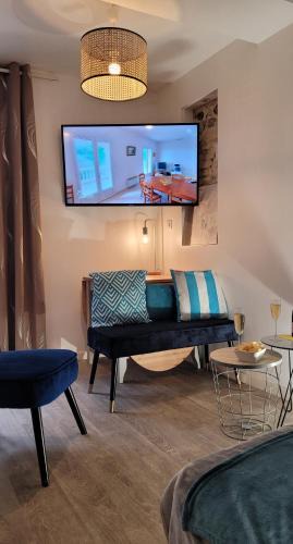 Dieppe Apartment | 3 Appartements DEUX chambres , 1 studio ,L'établissement LA PLAGE A 2 PAS, NETFLIX, lits faits à votre arrivée, serviettes de toilette, Ménage, Wifi, en hyper centre ,Plage à 100m, BOX à Vélos, paiement 3 fois sans frais, prix tout compris