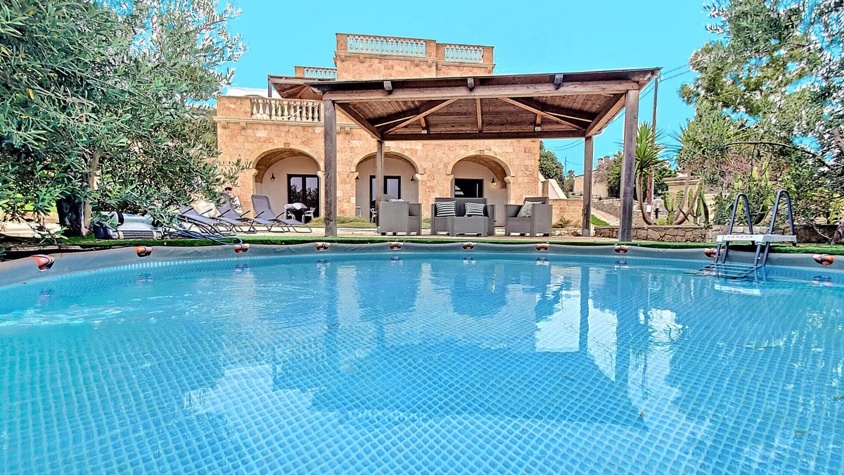 Torre Vado Ski Chalet | 3-apt house with private pool, 250m from beach