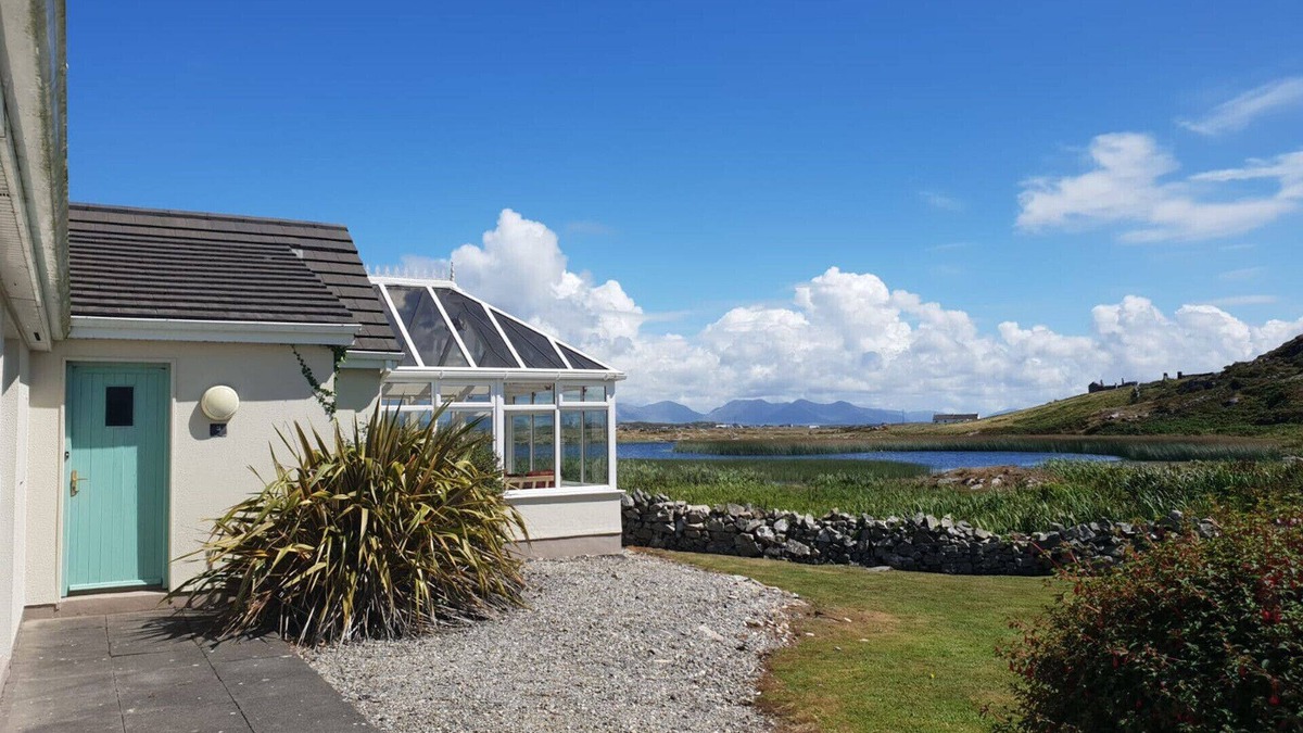 Ballyconneely House | 3 Ballyconneely Aillebrack offers fabulous views