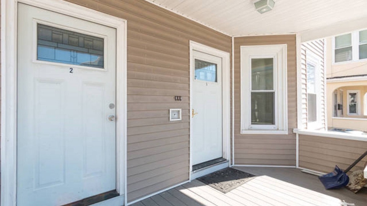 East Somerville Apartment | 3 bd 2 ba Unit