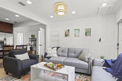 Parker Ridge House | 3 BD House in-law Apt - Palm Wave Stays