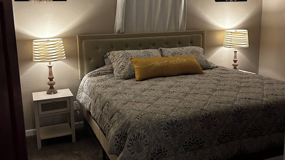 Sayles Blvd. Area House | 3 BD Retreat - 5 Mins from Downtown-Sleeps 12- Tx hospitality amenities!