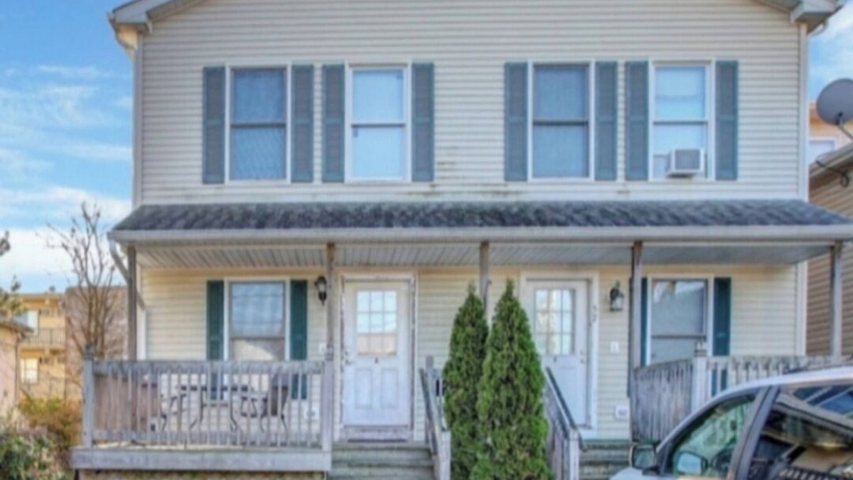 Seaside Heights House | 3 Bdr 2Bath 2 minutes walk to the boardwalk and beach NO PROMS or GRAD PARTIES