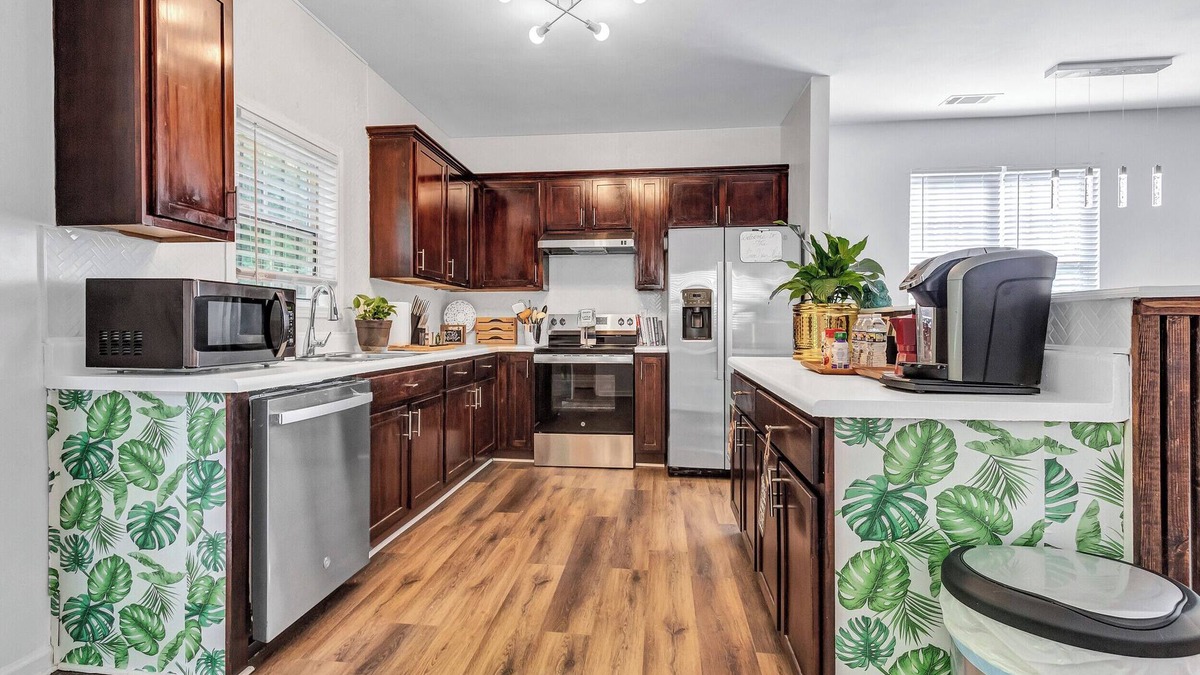 Collier Heights House | 3 BDR 3BA WHOLE HOUSE, 3 DECKS, NEAR DOWNTOWN ATLANTA, BELTLINE, AIRPORT & AUC