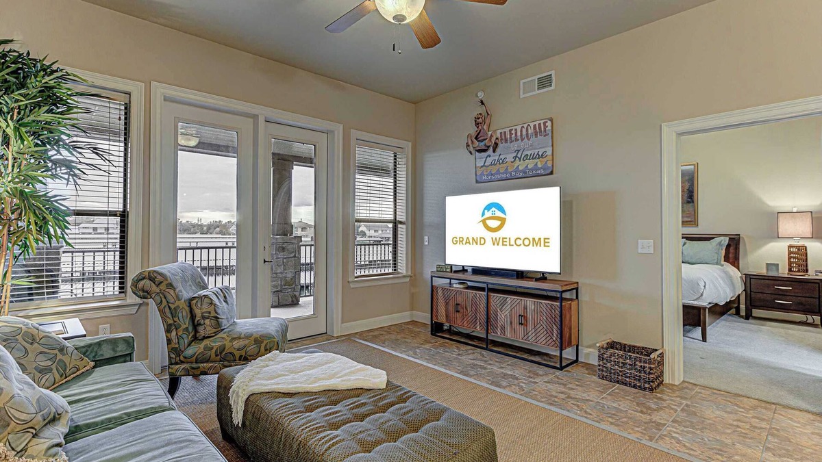 Horseshoe Bay Condo | 3 BDR Condo in Horseshoe Bay, Prime Location!