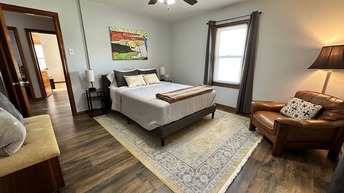 La Salle House | 3 BDR HOME - Fully Fenced Yard - 10 Mins to Starved Rock!