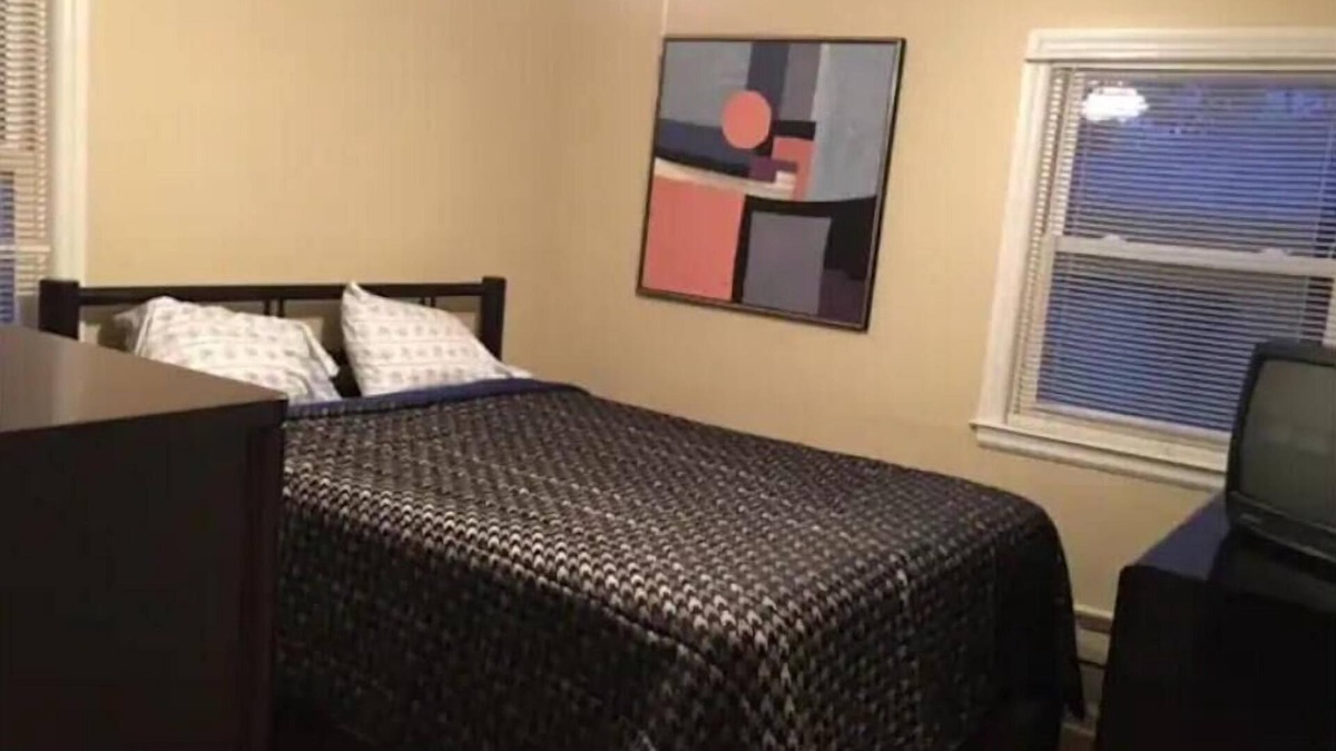 Woodland Hills House | 3 bdrm/1.5 bath, garage w/fenced yard