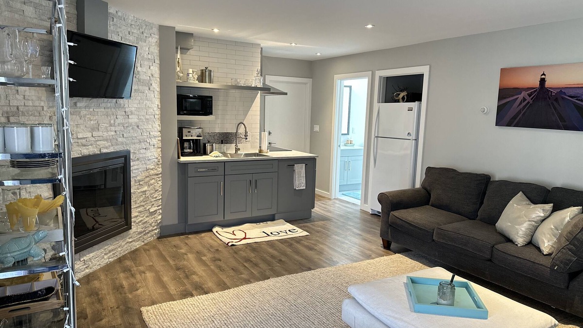 Norwalk House | 3 bdrm 2 bath house with pool ,in-law suite separate entrance, BBQ, beach house