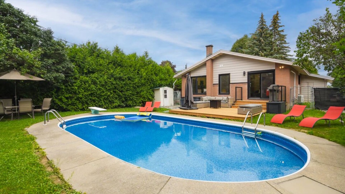 Ottawa Division Apartment | 3 bdrm, 3 bath - Executive Apt w/Outdoor Pool - Nepean