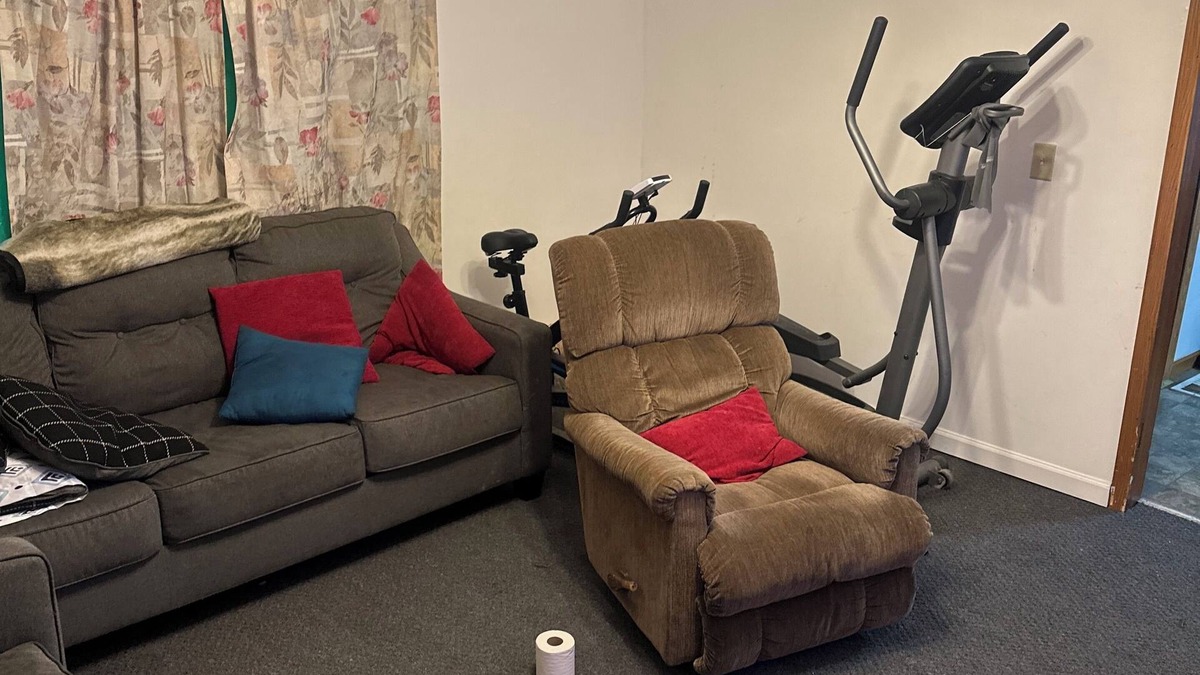 Waterloo House | 3-bdrm house with AC, small fitness station, WiFi in enchanting Waterloo Iowa.