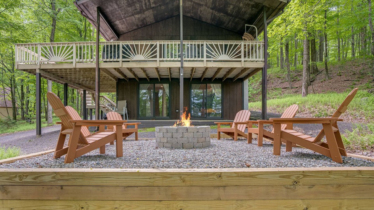 Locust Lake Village Ski Chalet | 3 Bdrm Mid-Century Mountain House On The Ski Hill