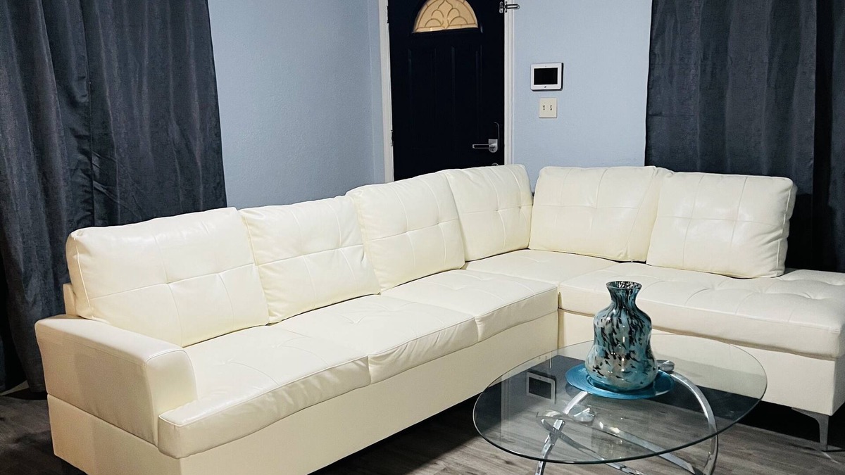 Pine Hills House | 3 Bdrm Modern Entertainment Home