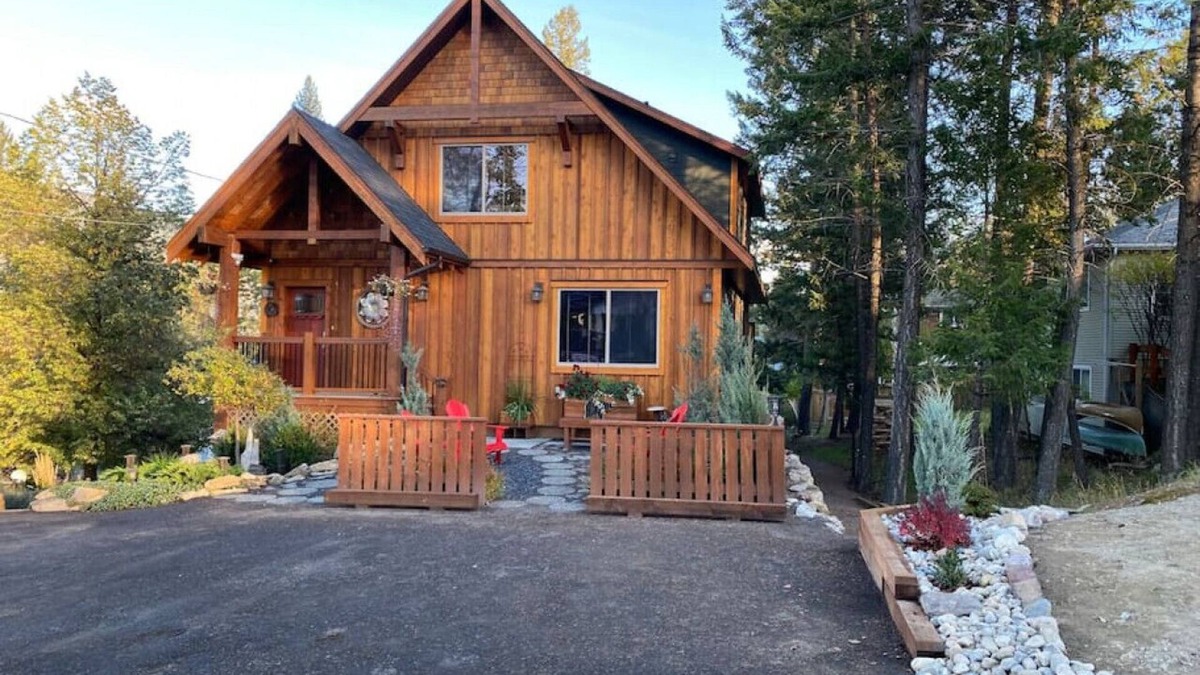 East Kootenay House | 3 Bears Cabin | Games Room | Firepit | Lux Kitchen