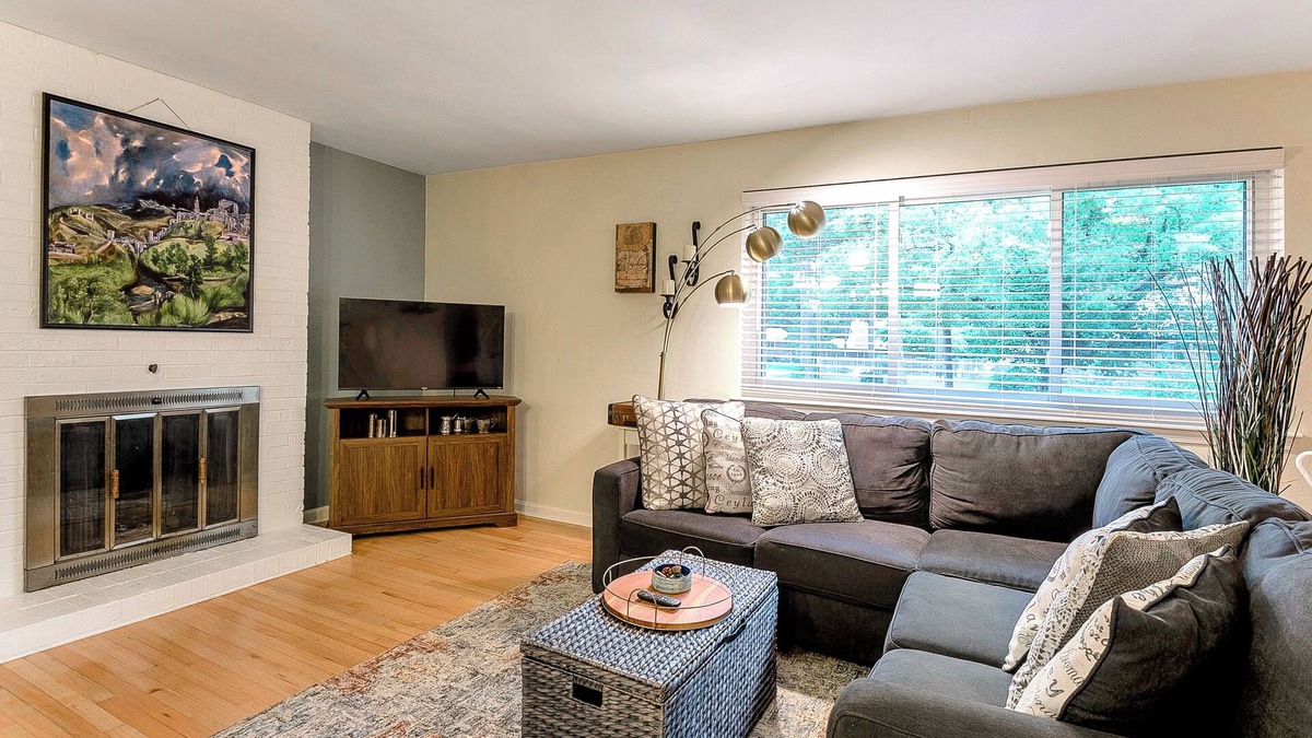 Bayview House | 3 Bed 1.5 Bath Blocks to Beach- Dogs OK! Quiet Cul-de-sac