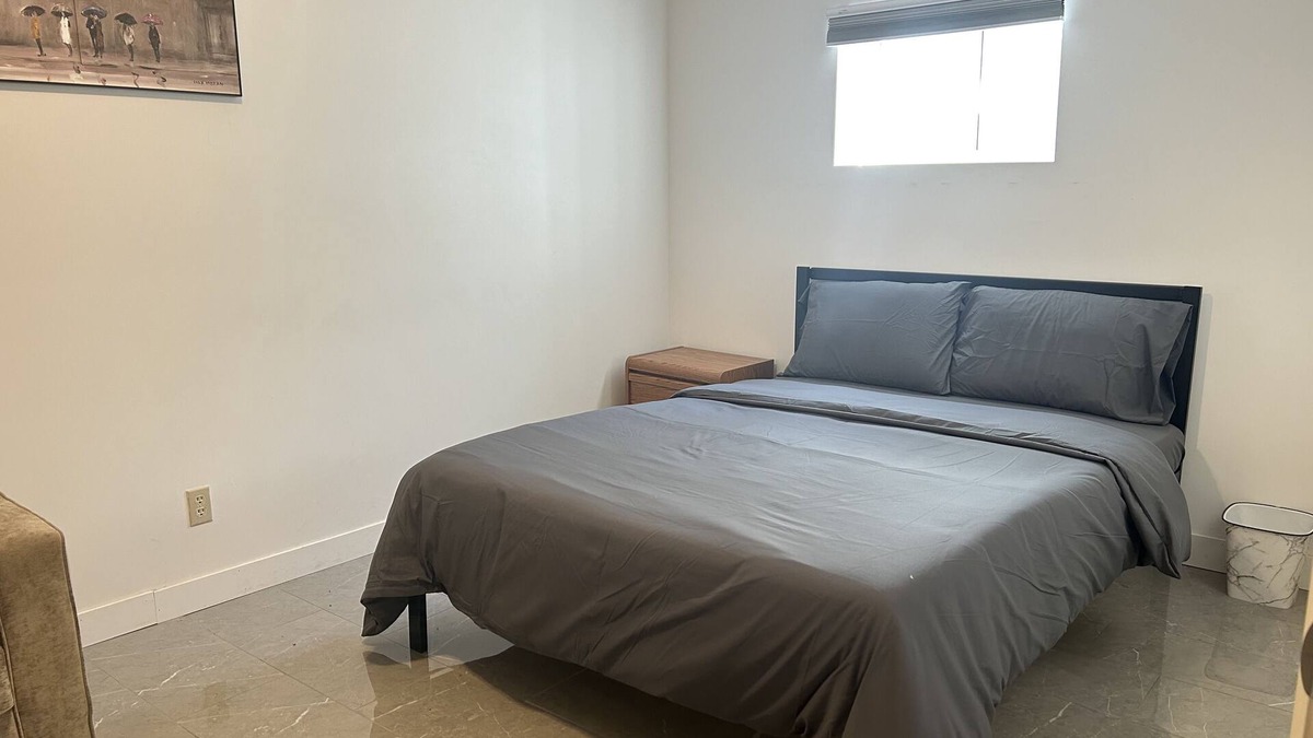 Kamloops House | 3 bed 1 bath Cozy Gleneagles Hideaway retreat in Kamloops