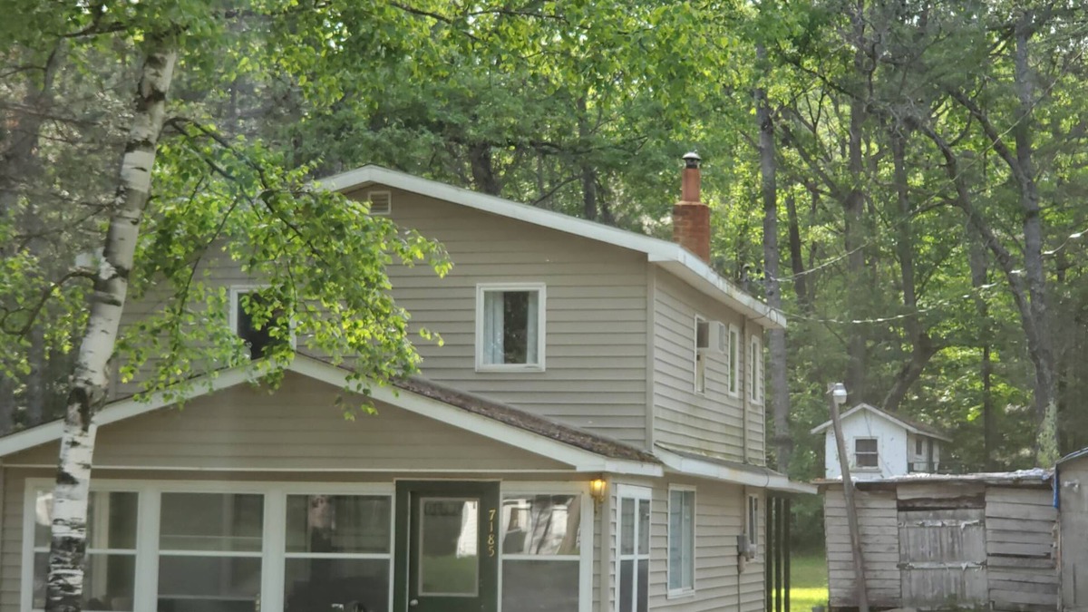 South Branch House | 3 Bed, 1 Bath home with shared pontoon, 2 seat kayak and lake access nearby.