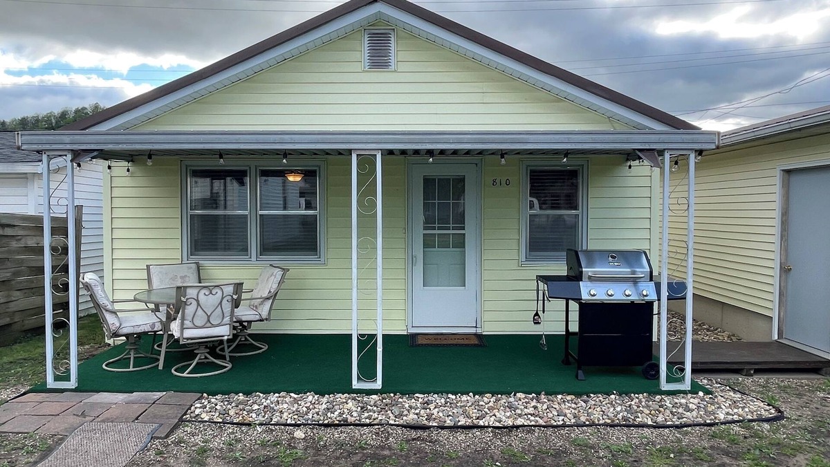 Guttenberg House | 3 bed, 1 bath house in Guttenberg Iowa on The Mississippi River, Sleeps 6