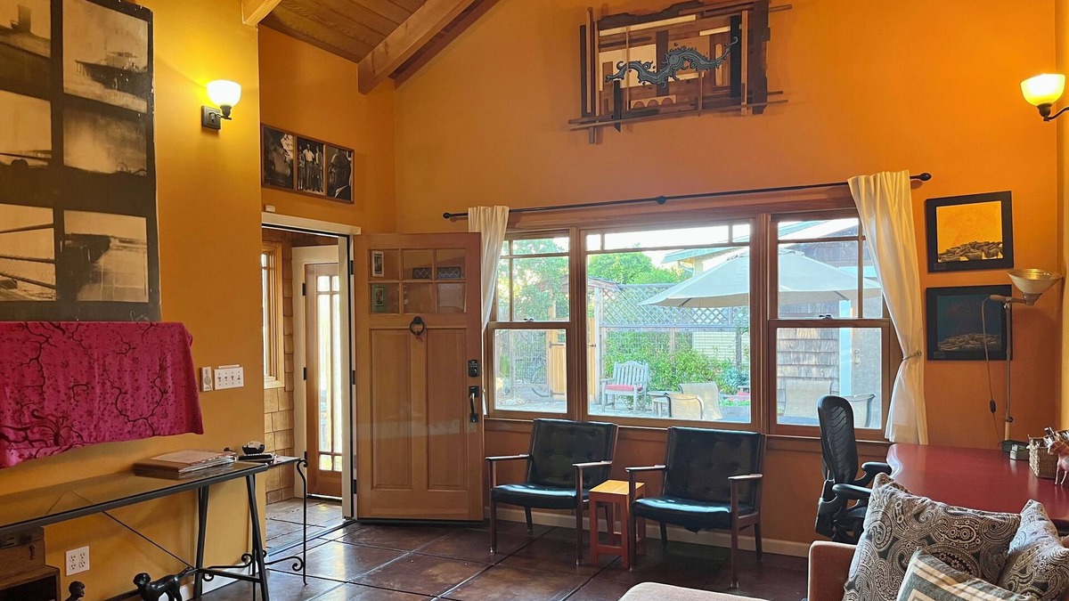 Poets Corner House | 3 bed/1 bath house in Prime Berkeley Location