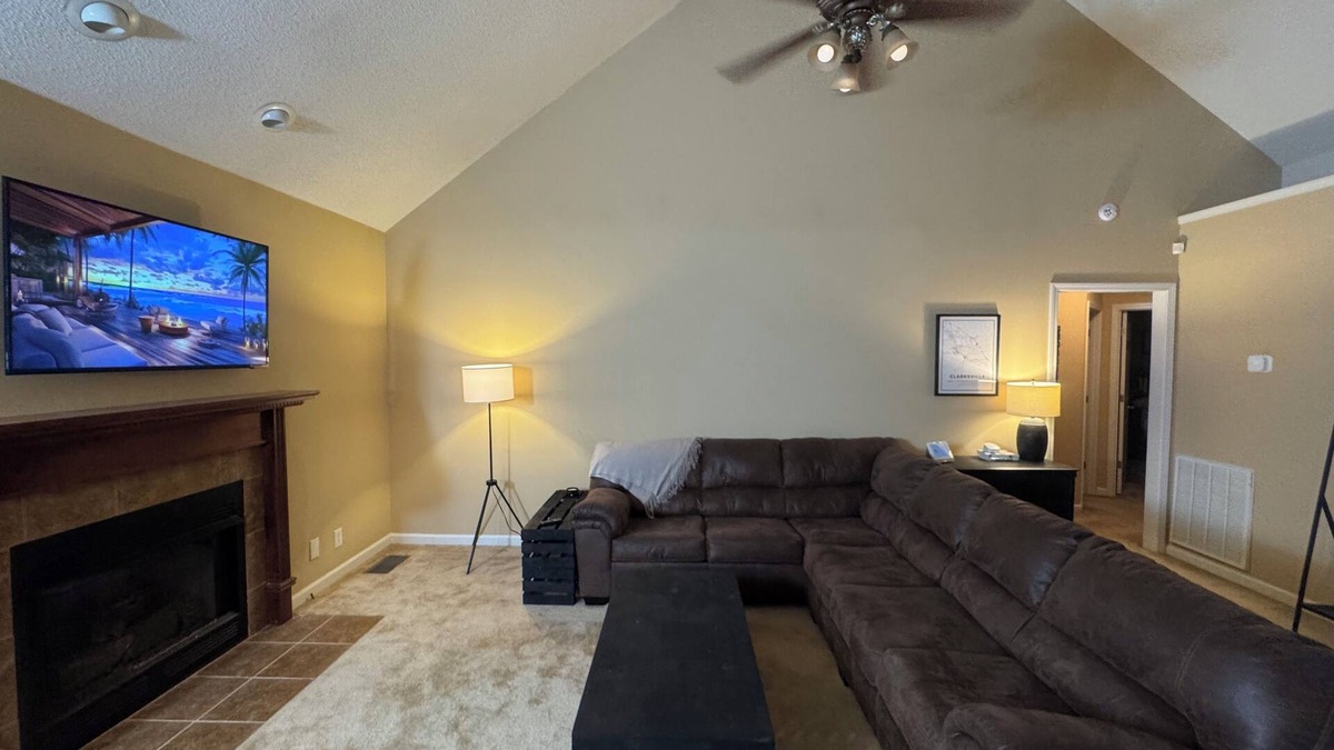 Clarksville House | 3 bed 2.5 bath Family friendly Pet friendly HOME 2 car garage fenced in backyard