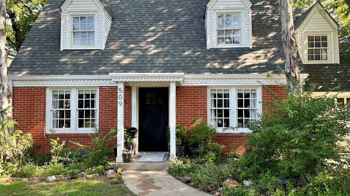 Norman House | 3 bed, 2.5 bath in historic neighborhood, ESPN+