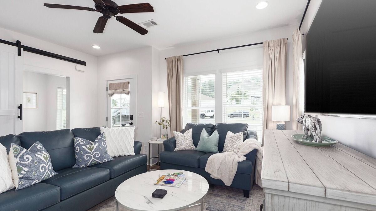 Auburn House | 3 bed/2.5 bath private home in charming Auburn AL with large fenced in yard.