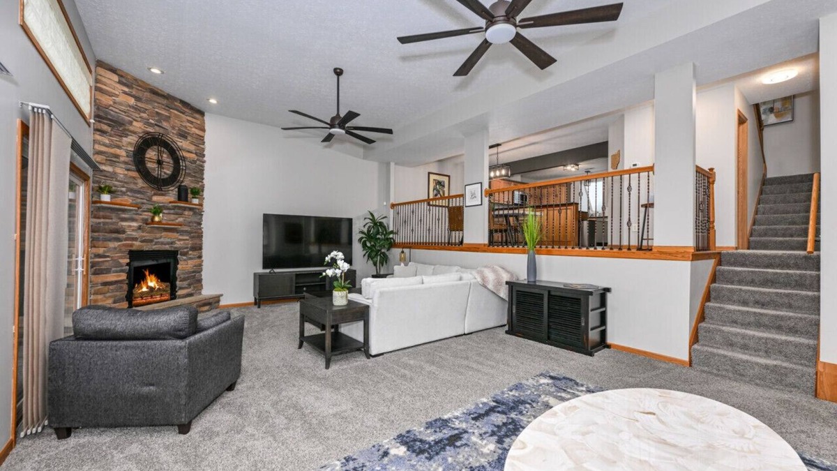 Wadsworth House | 3 bed 2.5 bath Townhome