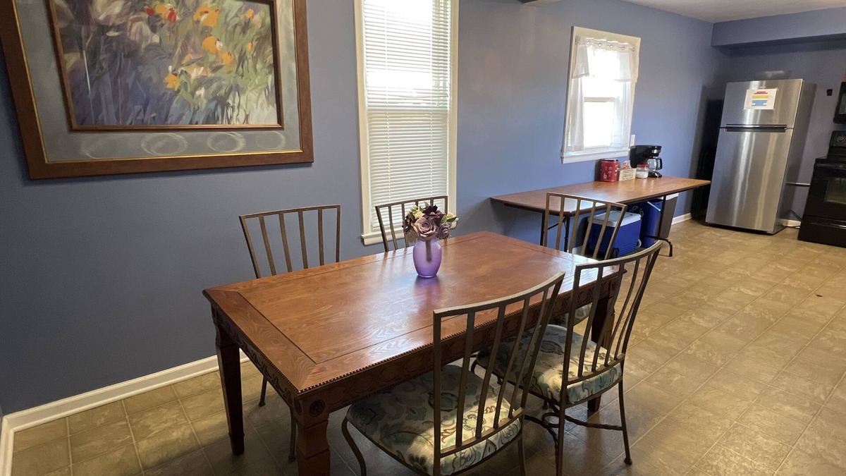 Cedar Rapids - Iowa City Apartment | 3 Bed/2 Bath Apartment 15-minute walk to Alliant Energy PowerHouse