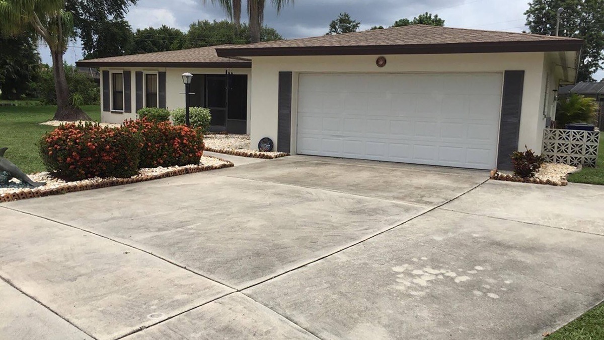Lochmoor Waterway Estates House | 3 bed, 2 bath home for your Get A Way! Great for couples, family or Business!
