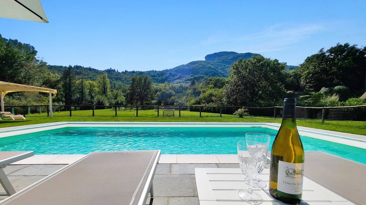 Gallicano Villa | 3 bed 2 bath house, private pool, wonderful gardens, walk restaurant, WIFI