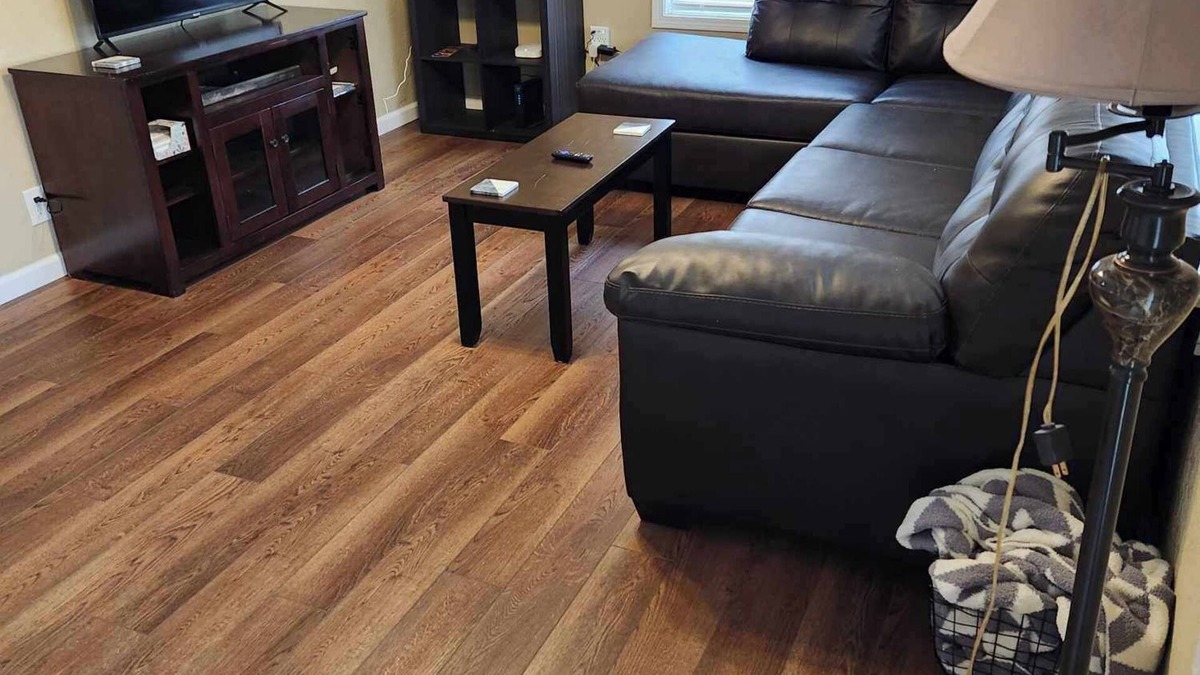 Poplar Bluff House | 3 bed 2 bath; walk-in shower; pet friendly;