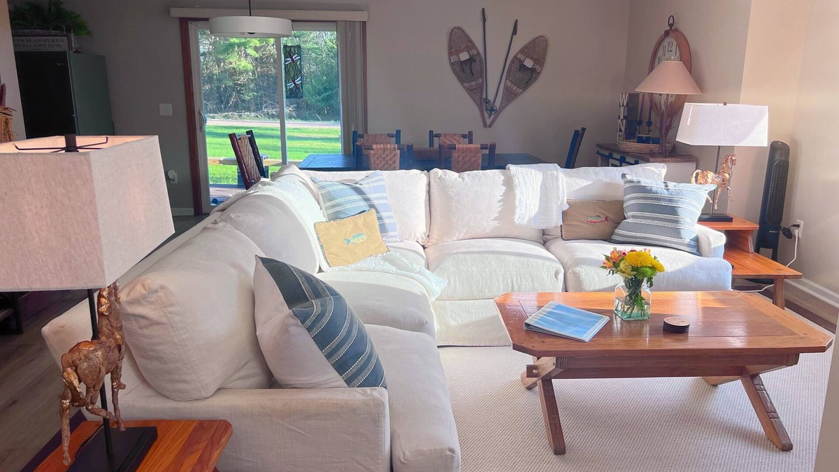Alanson House | 3 Bed 2ba spacious Cottage Retreat with RV Hookup & pet friendly