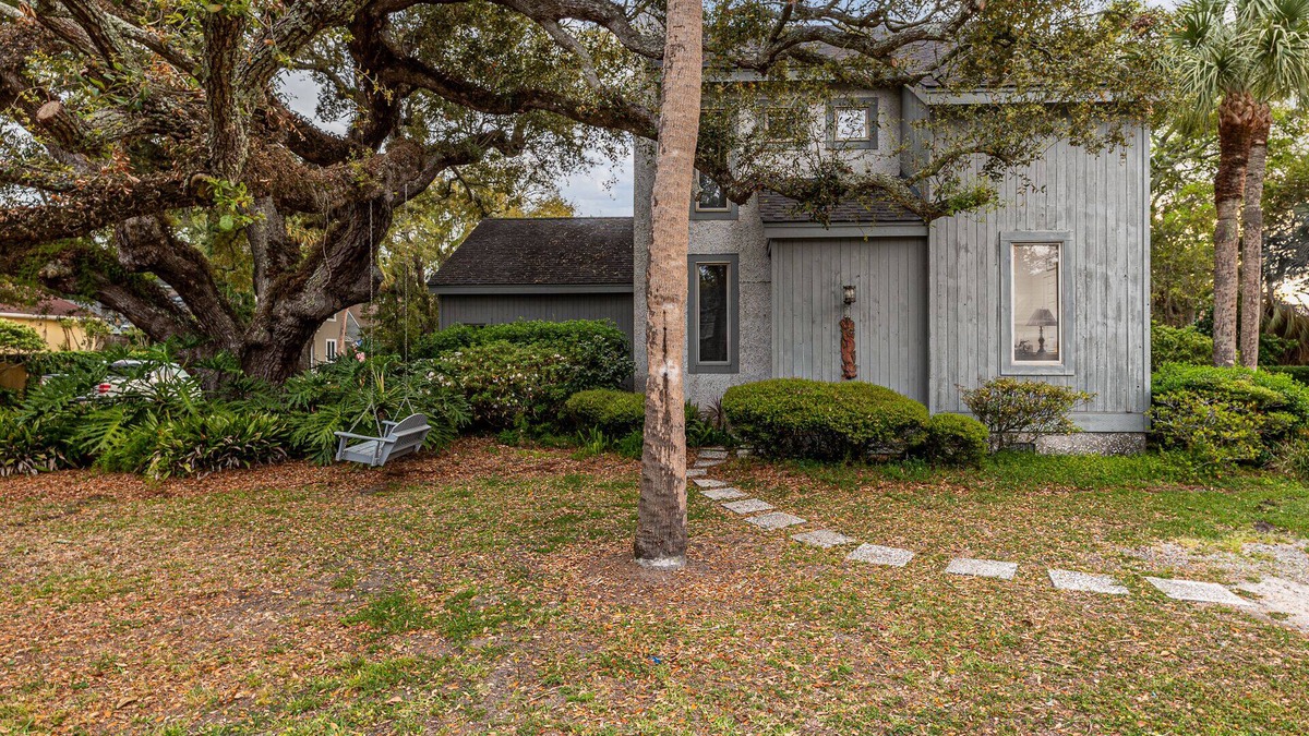 King City House | 3 bed/3.5 bath home - Easy Walk to St. Simons Pier